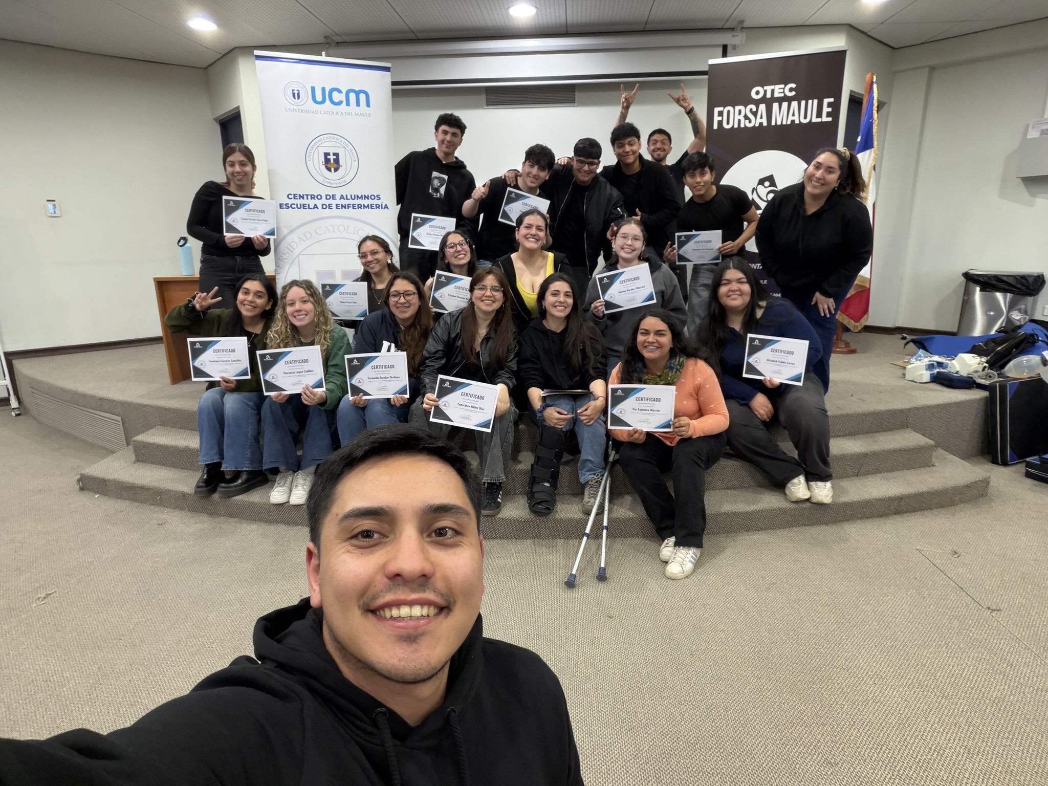 Capacitación de RCP y DEA para el Centro de Alumnos de Enfermería de la UCM