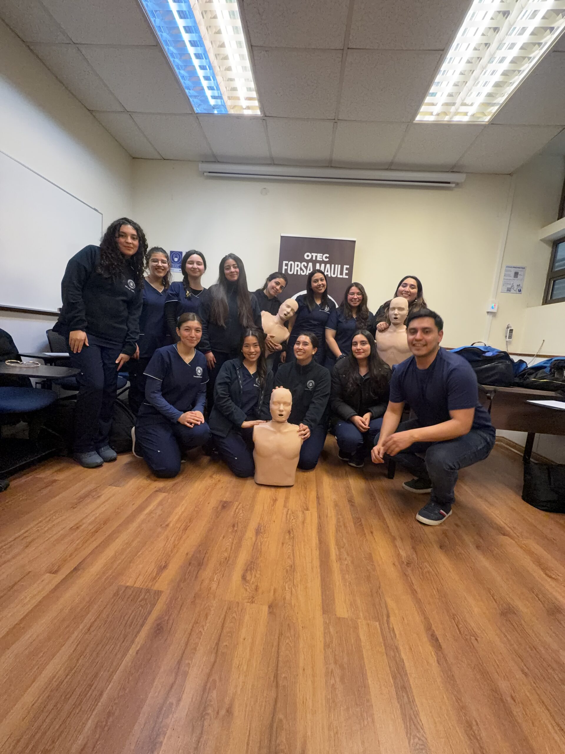 Participantes de la capacitación CardioMaule junto al equipo de FORSA